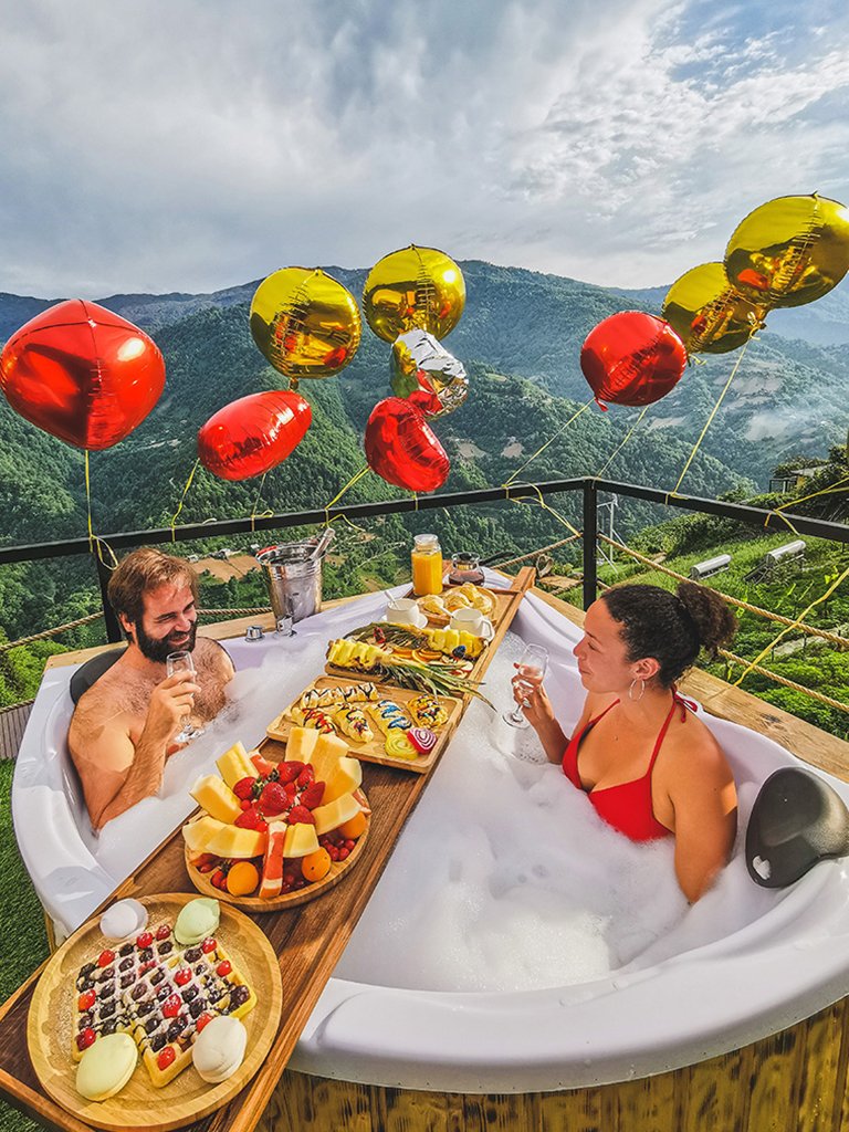 Insta breakfast in jacuzzi in Merisi hotel gallery
