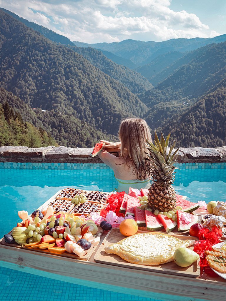 Queens floating breakfast in Merisi