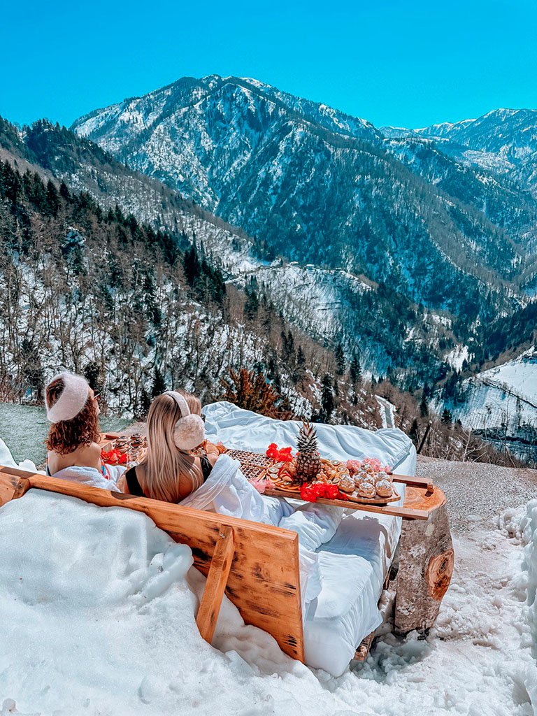insta breakfast in snow in Eco House Merisi